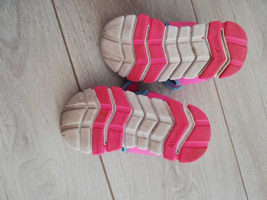 Сандалии на девочку Reebok