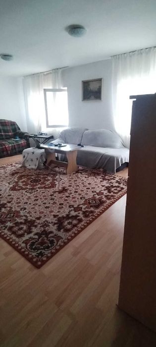 Închiriez apartament la mansarda