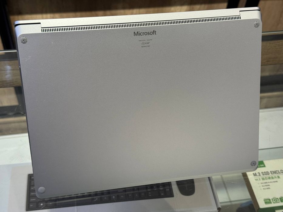Micrasoft Surface Surface 4 yangidek