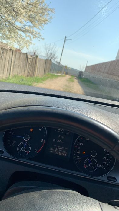 Cand Passat b6 cu interior de b7 , 3200 negociabil,aigurare luna iunie