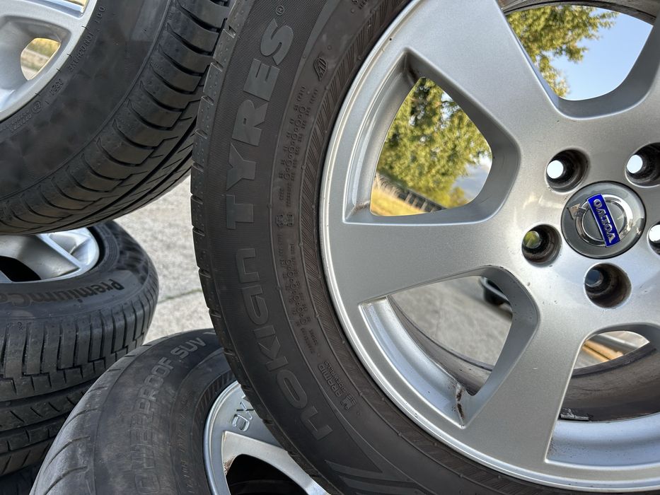 Лети джанти с нови гуми от Volvo, размер 235/65/R17 108W, ДОТ1222.