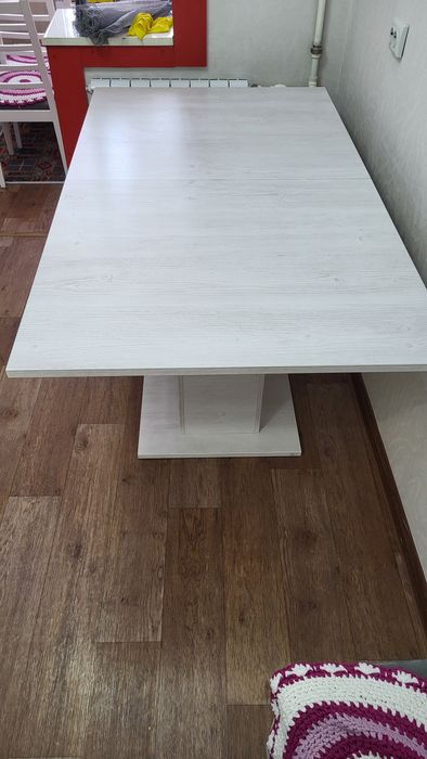 Обеденный стол для кухни