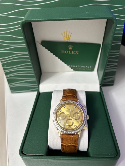 Золотые часы с бриллантами