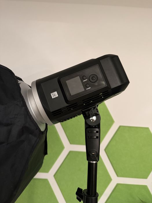 Kit complet Lampa Godox SLB60W (pe Acumulator) + Softbox 60x60 + Grid + Trepied + Cutie / Husa