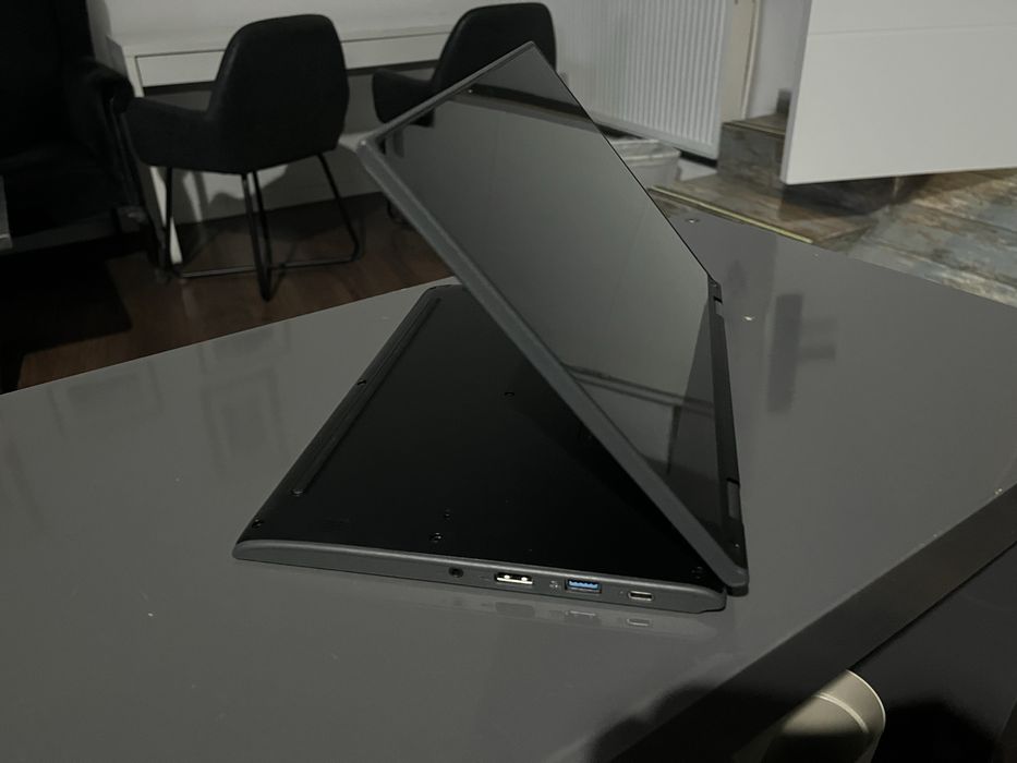 Calculator Lenovo cu ecran tactil ca nou