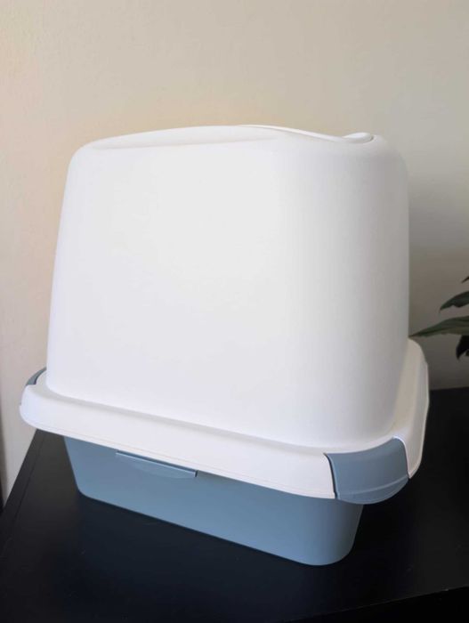 Закрита ъглова котешка тоалетна