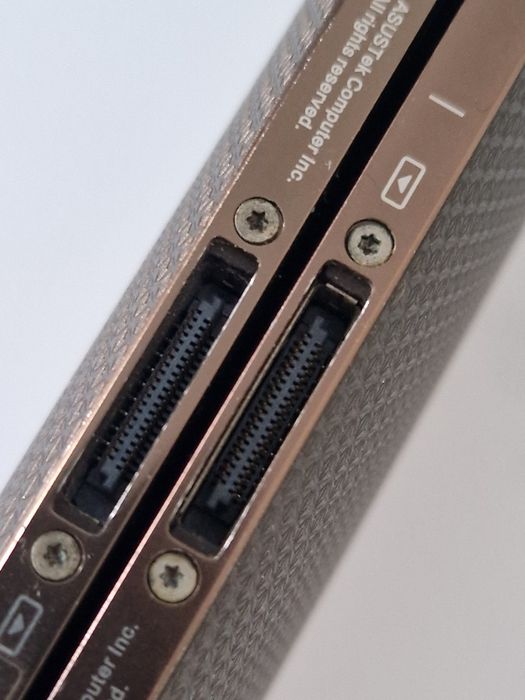 Tableta Asus TF101, fara accesorii. Pret / bucata