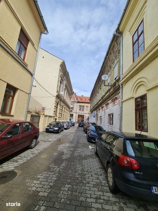 Vand ap 3 camere la Casa Ultracentral Metiano Teatru cu Termoteca.