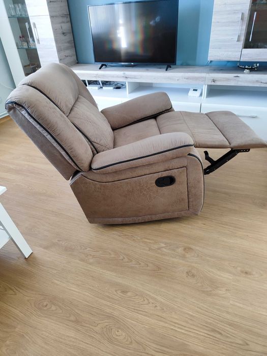 Продавам два броя релакс фотьойли