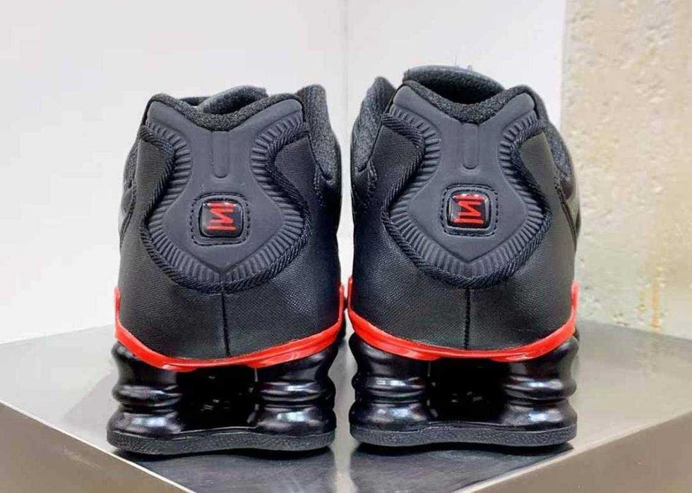 Продавам нови мъжки маратонки Nike Air Max Shox TL black red
