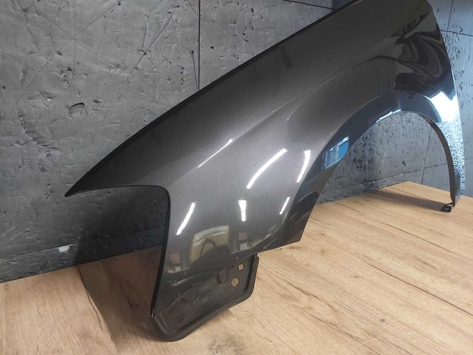 Aripa Fata Stanga VW Passat B7 An 2011-2014 (LC8Z (Maro))