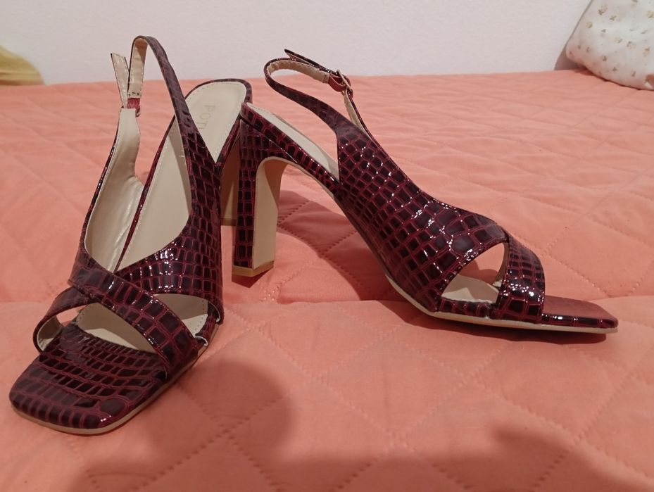 Sandale bordo elegante noi