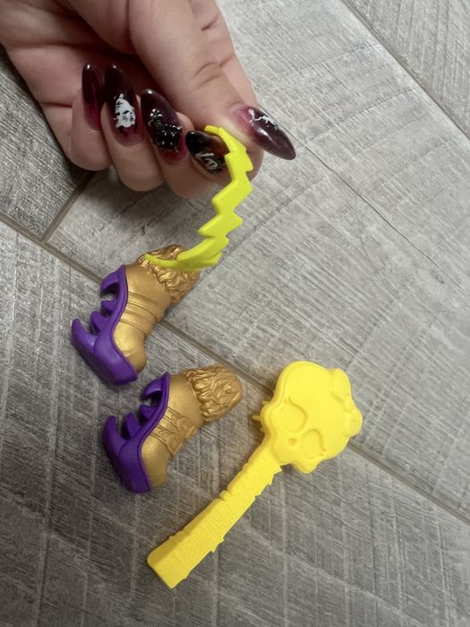 Монстер хай аксессуары.