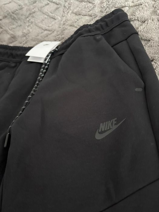 Pantaloni Nike Tech Negru-Gri