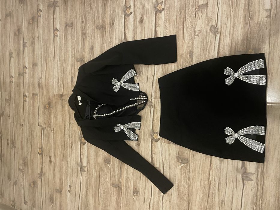 Compleu top fusta si sacou