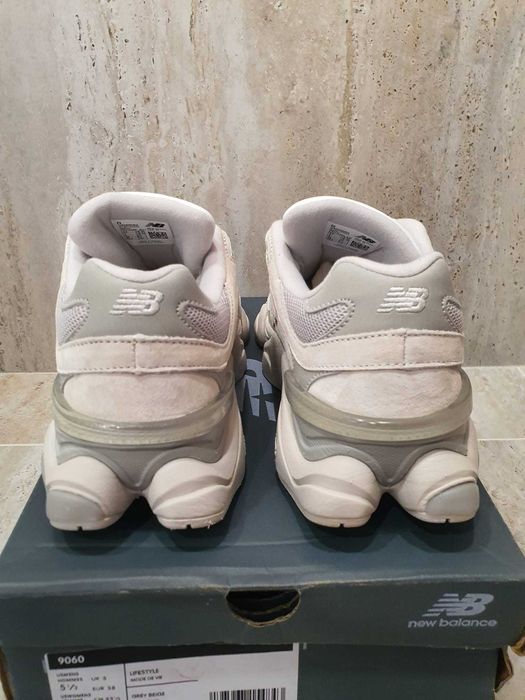New Balance 9060 - marimea 39 - Noi