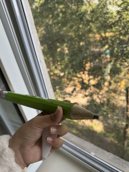 Продам большой китайский карандаш.