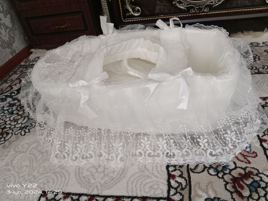 Raddomdan chaqaloq olib chiqish uchun savat