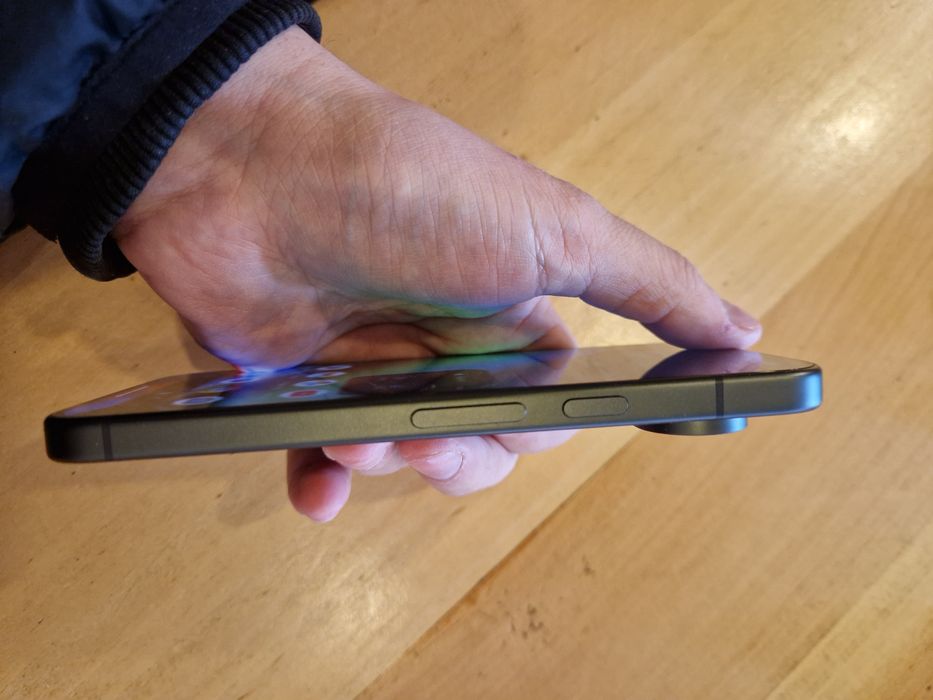 Google Pixel 10 Obsidian