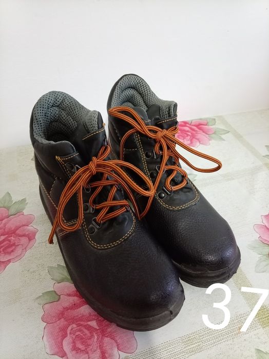 Продам спец обувь