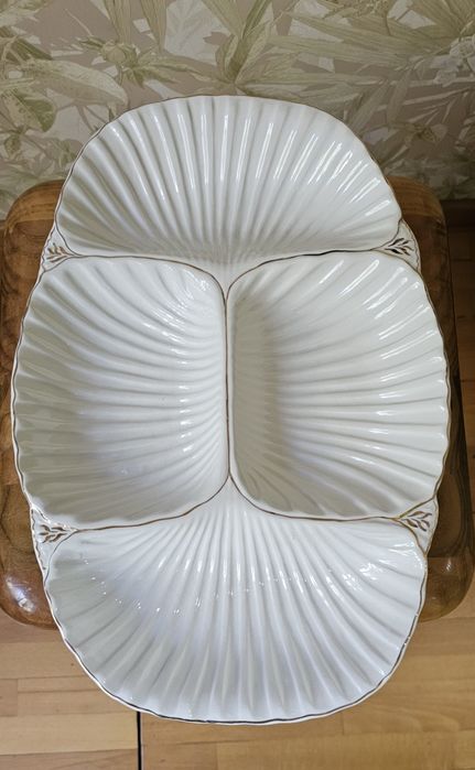 Подставка для фруктов.Конфетницы по 2 шт..Блюдо с 4мя отделениями..Нов