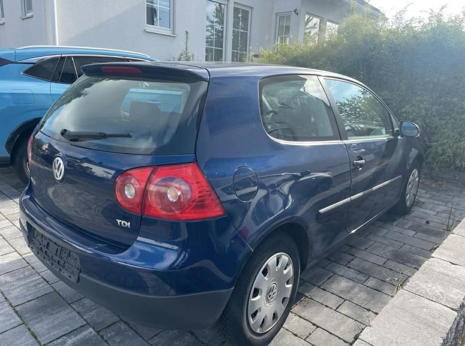 Продавам голф 5 1.9tdi 105ph