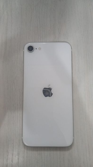 Айфон SE(8) белый
