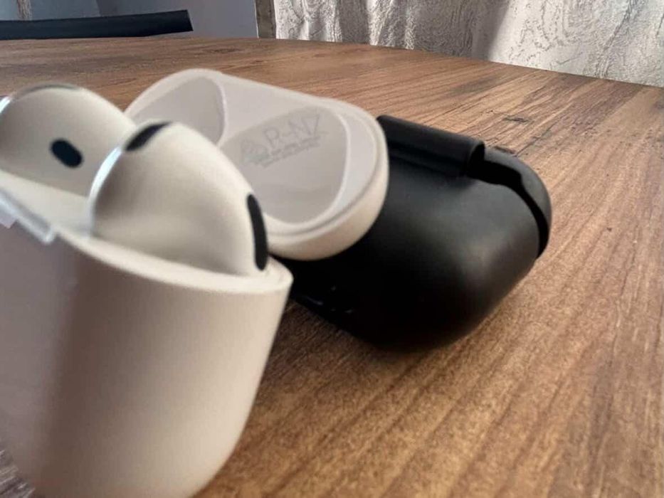 AirPods generația a 4 a