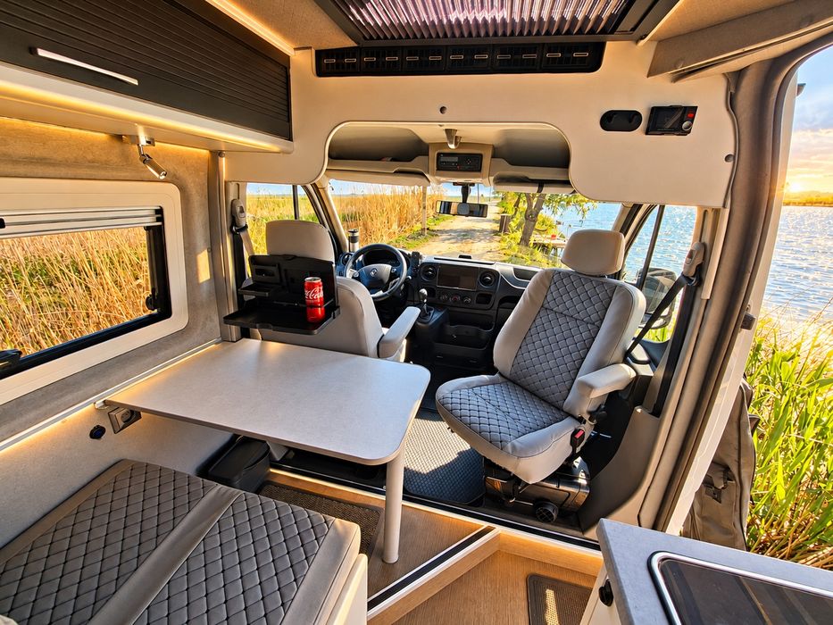 Vand/ Schimb -Campervan Renault Master 3 omologata 4 locuri in centuri