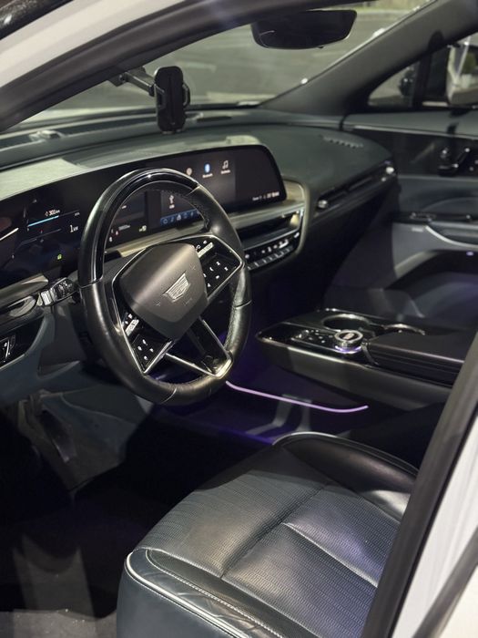 Cadillac lyriq long full
