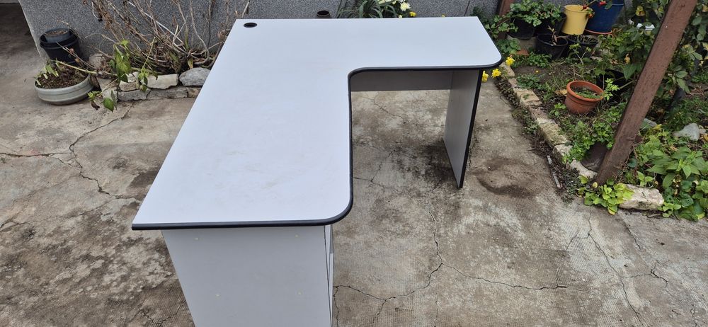 Vând masă de birou