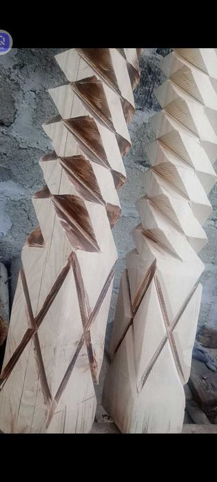 Stâlpii sculptați manual