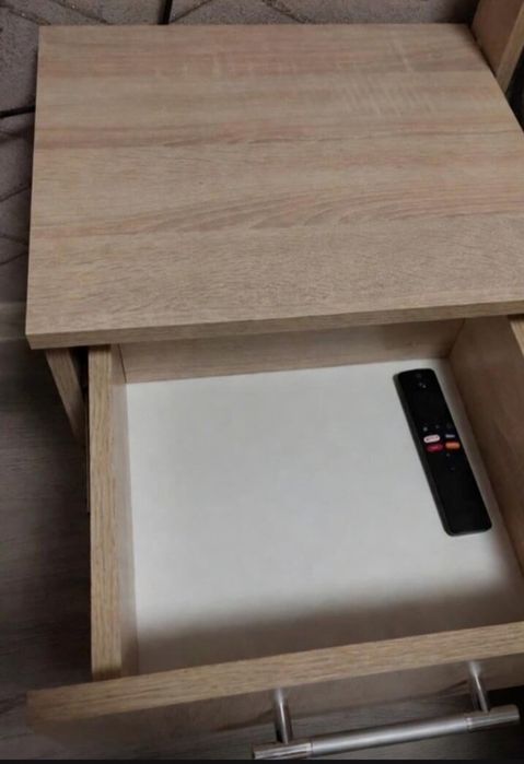 Тумбочка вместительная.