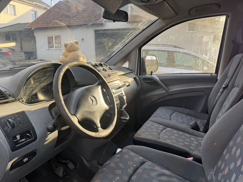 Mercedes-benz vito neagra