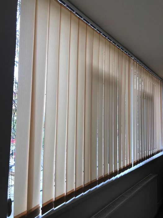 Vând 1 set de jaluzele verticale