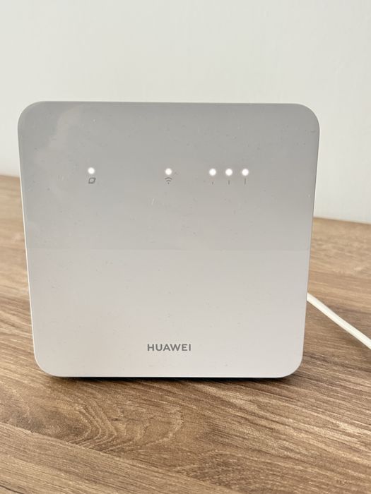 Vând router Wi-Fi Huawei B320-323 4G LTE cu slot pentru cartelă SIM
