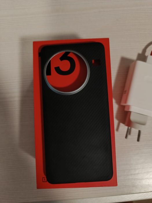 Продам OnePlus 13