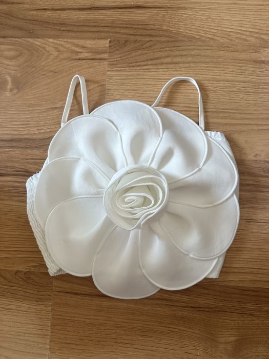 Бюстиета в различен цвят