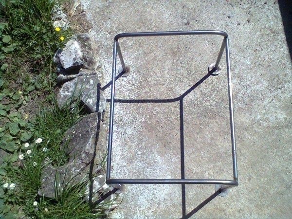 ТОП! Метални стойки за кошери