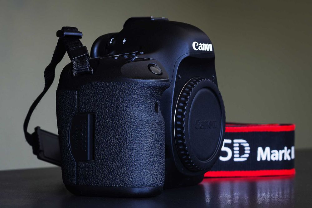 Canon 5D Mark III Body + SanDisk CF Extreme Pro 32GB + 16GB + ИК-пульт