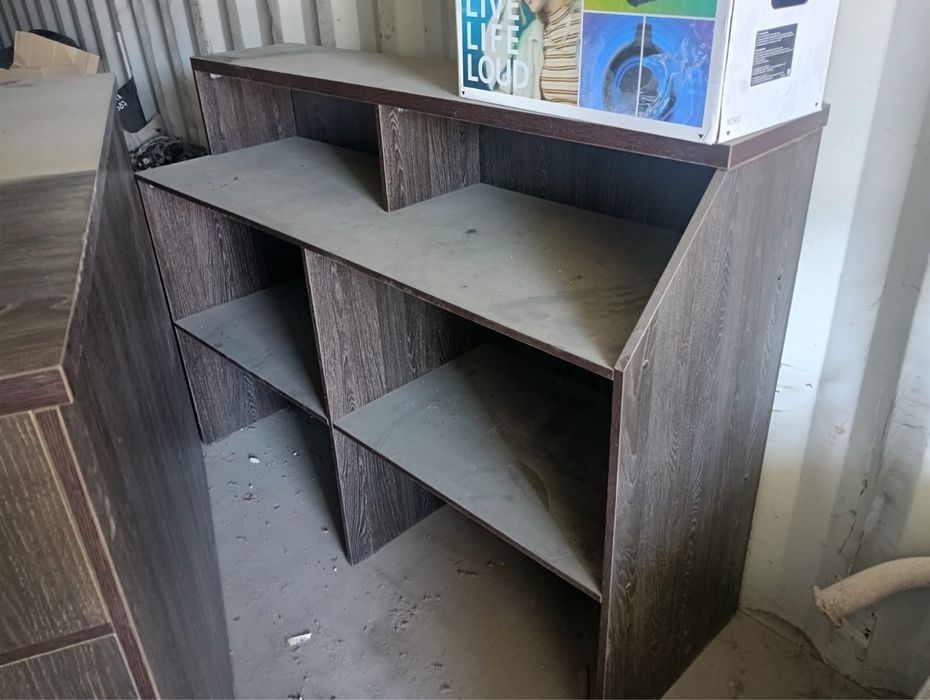 Продам мебель ресепшн витрины