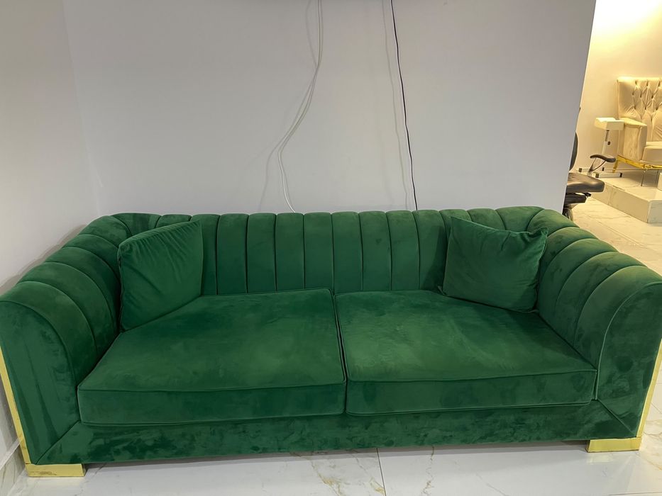 Vand canapea verde smarald