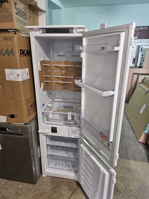 Frigider incorporabil BEKO BCNA275E41SN, 254 l NeoFrost Dual Cooling, Harvest Fresh, H 177.5 cm