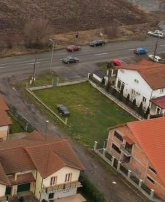 Teren (de vânzare) 463 mp pe colț, Calea 6 Vânatori. Împrejmuit.