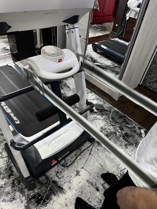 Продам беговую дорожку ( пользовалась 2 раза ) продаю за ненадобностью