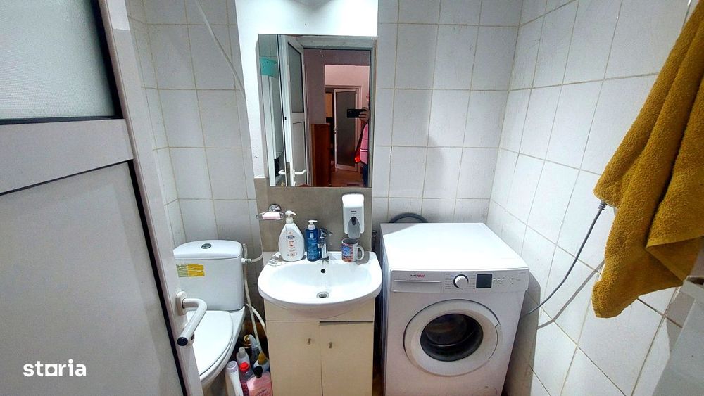Apartament 4 camere decomandat Cetate 2 bai 90 mp cu balcon pivnita si