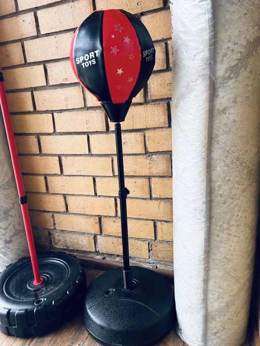 Боксерская груша и баскетбольное кольцо