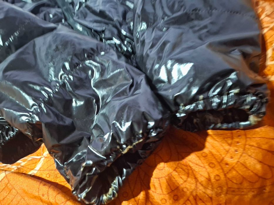 Късо черно лачено якенце