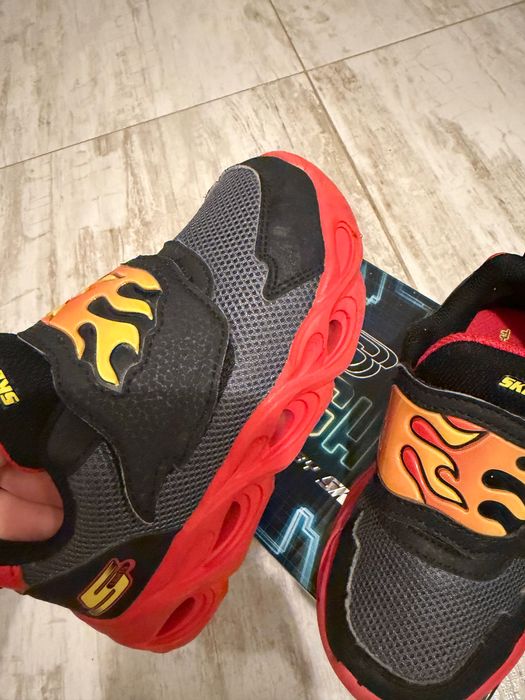 Adidasi skechers cu luminite