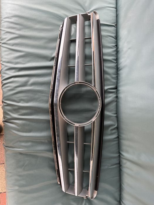 Grilă mercedes w204 2010